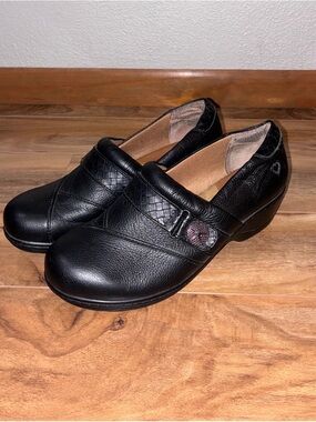 Nurse Mates Black Leather Clog- size 9